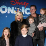 Kromě Stelly (vlevo) se Tori kdysi kvůli šikaně postavila i za nejstaršího syna Liama (vpravo dole). Spolužáci si z něj utahovali kvůli rozložité postavě. I on podobně jako jeho sestra v důsledku toho trpěl bolestmi hlavy a břicha.