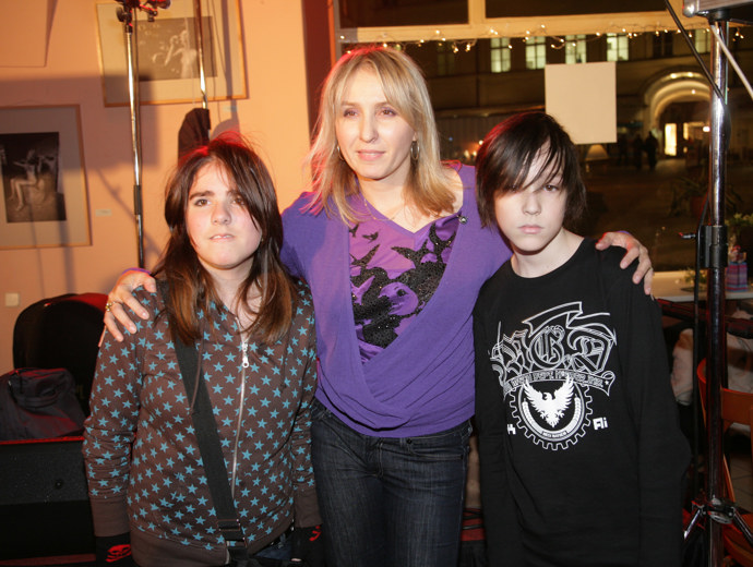 Kateřina s oběma potomky na archivním snímku. 