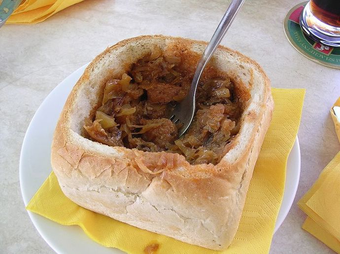 ...a bigos, čili zelí s houbami. Může se však kombinovat také s masem.
