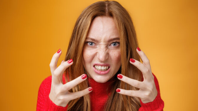 Veronika (40): Těšili jsme se na dárky pod stromeček. Místo toho manžel spáchal prvotřídní podraz