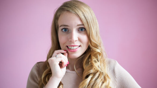 Lucie (23): První Vánoce s tchyní stály vážně zato. Ještě teď je mi z jejího daru trapně