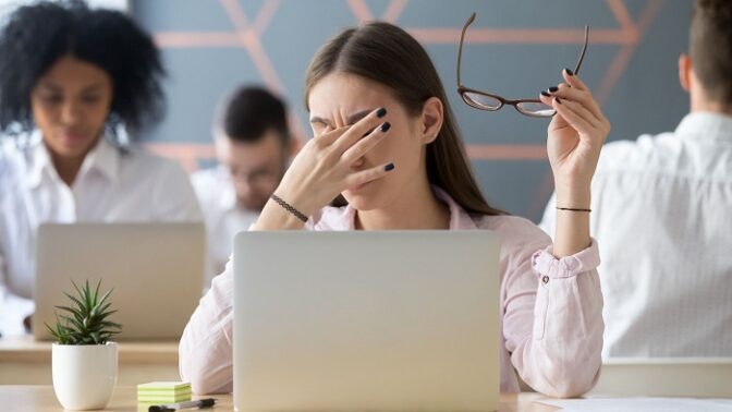 Oční vada, která sílí s věkem. Víte, o jakou jde a co na ni platí?