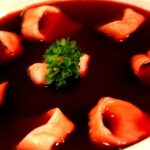 Štědrovečerní tabule má 12 chodů. Nechybí boršč...
