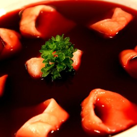 Štědrovečerní tabule má 12 chodů. Nechybí boršč...
