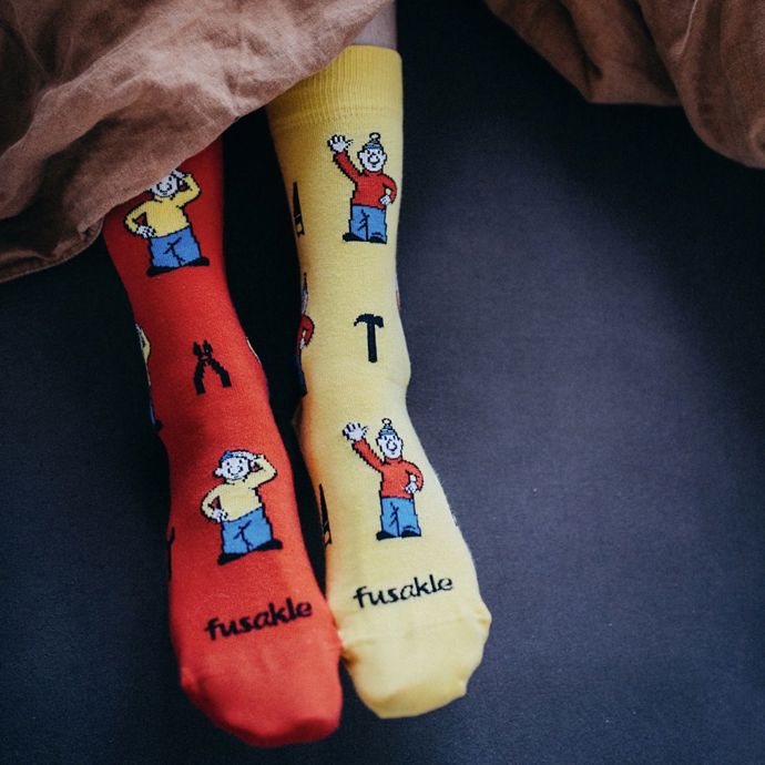 Ponožky s Patem a Matem, vhodné pro pamětníky a kutily. Stojí 229 Kč.