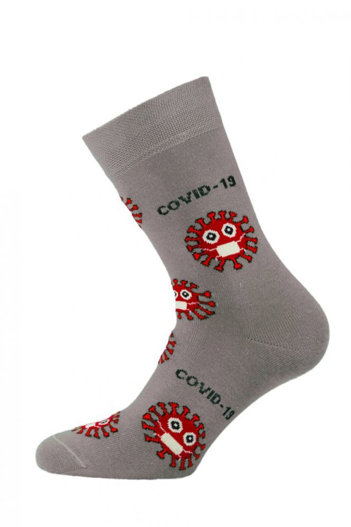 Možná nejžhavější trend posledních bezmála dvou let, aneb ponožky Benami Koronavir za 179 Kč.