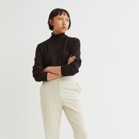 Jemně pletený svetr s rolákem, 399 Kč
