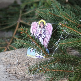 Zdobení stromečků je v Polsku individuální. Někdo jej má rád zářící a plný světýlek, jiný volí vlastnoručně vyrobené ozdoby.
