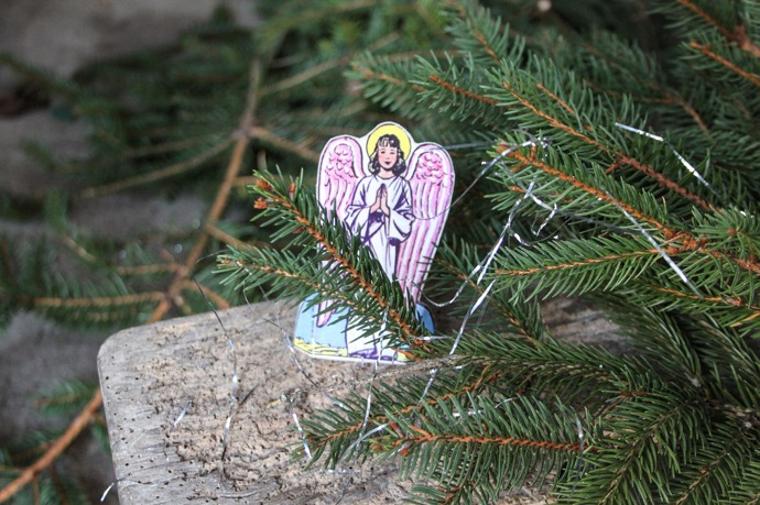 Zdobení stromečků je v Polsku individuální. Někdo jej má rád zářící a plný světýlek, jiný volí vlastnoručně vyrobené ozdoby.
