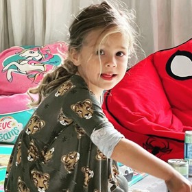 Anna Kurnikovová se fotkami svých dětí příliš nechlubí. V den čtvrtých narozenin Lucy a Nicholase ale udělala výjimku.