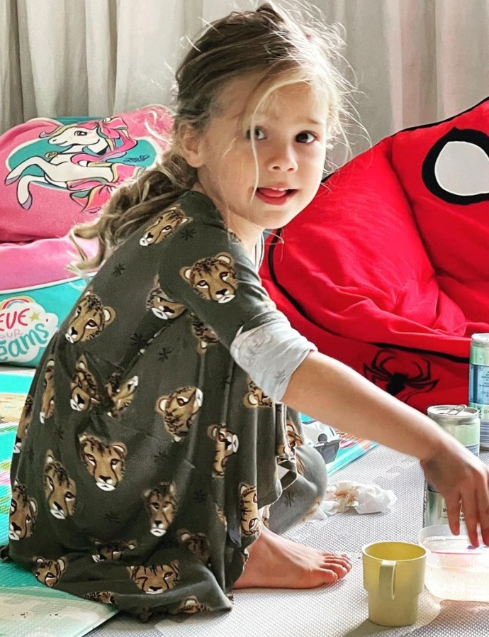 Anna Kurnikovová se fotkami svých dětí příliš nechlubí. V den čtvrtých narozenin Lucy a Nicholase ale udělala výjimku.