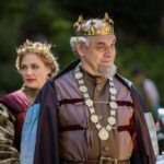 Pohádkového krále si v pohádce Jak si nevzít princeznu zahrál Miroslav Táborský, královnu zase německá herečka Sonsee Neu, která debutovala v německé verzi Titaniku.