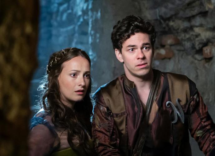 Jak si nevzít princeznu: Malému princi Leopoldovi sudičky předpoví, že se ožení s dcerou sousedního krále. Jenomže mezi oběma mladými lidmi panuje nevraživost, nemají se rádi. Rozhodnou se proto ukrást magické hodinky, aby se mohli vrátit do minulosti a změnit věštbu. Na snímku herci Anna Fialová a Marek Adamczyk.