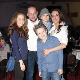 Během pandemie koronaviru přibyl do jejich početné rodiny syn Ron.
