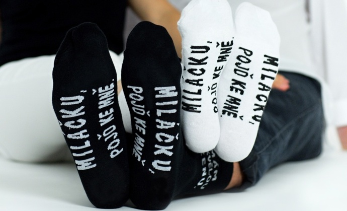 Ponožky - Mám skvělého muže (bílé), Mám skvělou ženu (černé). Pár za 150 Kč.