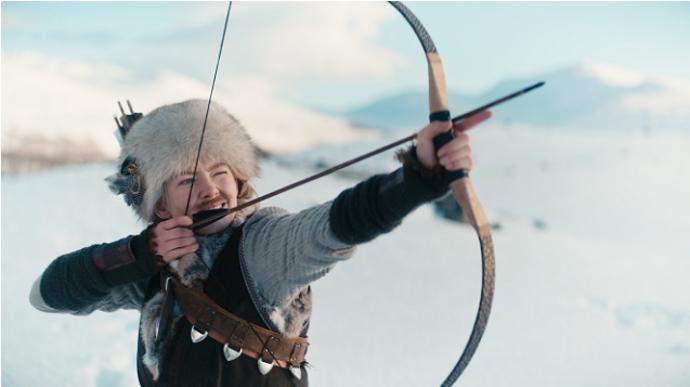 Herečka Astrid S (Popelka) podstoupila výcvik v lukostřelbě a jízdě na koni.