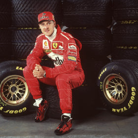 Německý rodák Michael Schumacher je sedminásobný mistr světa formule 1. V průběhu dvě dekády trvající kariéry stihl 306 startů. 