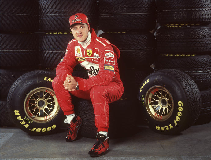 Německý rodák Michael Schumacher je sedminásobný mistr světa formule 1. V průběhu dvě dekády trvající kariéry stihl 306 startů. 