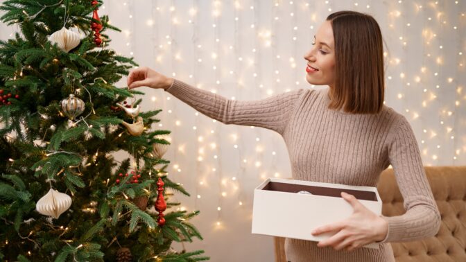 Ženy podle horoskopu: Tato 3 znamení zvěrokruhu si přejí najít pod stromečkem "měkkouše"