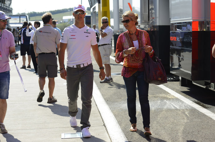 V roce 1995 se Michael Schumacher ženil podruhé. S Corinnou mají dvě děti - Ginu a Micka.