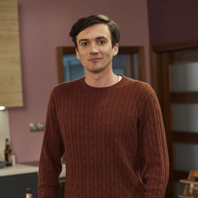 V seriálu Ulice hraje Jan Mansfeld scenáristu Jakuba Štěpánka, který připravuje kriminální seriál a hledá konzultanta.