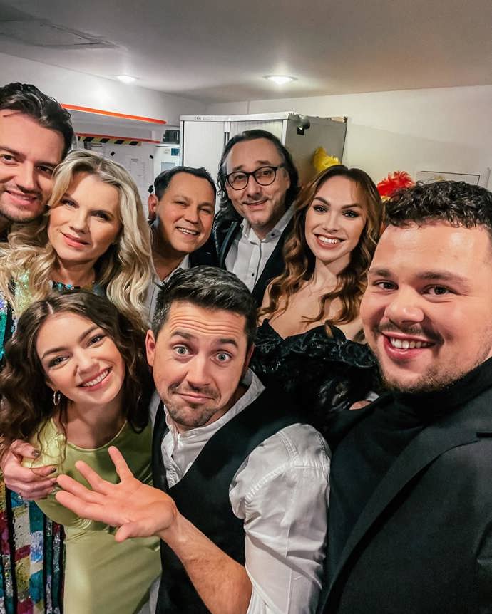 V zákulisí koncertu Legenda Zdeněk Borovec si účinkující udělali společné selfie.