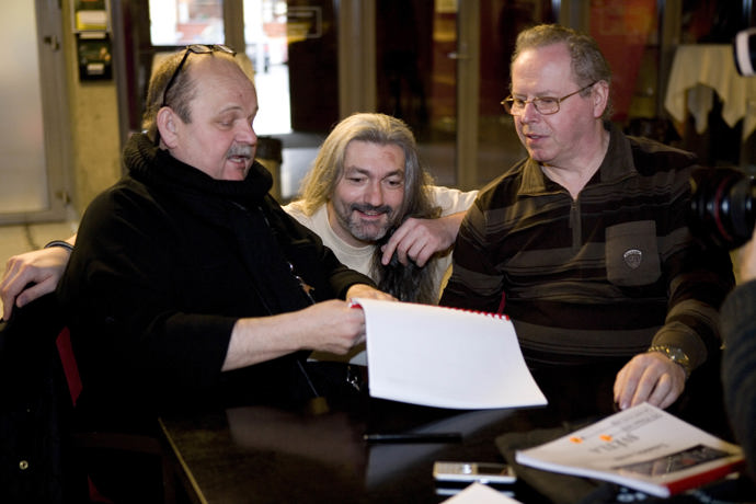 Rok 2009, nové nastudování muzikálu Dracula pro pražské divadlo Hybernia. Režisér Josef Bednárik konzultuje s Hůlkou jeho výstupy.