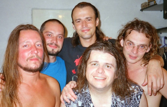 Bohouš Josef (dole uprostřed) si v původním představení v divadle Spirála zahrál krále Heroda. Vlevo dole také Roman Dragoun, který alternoval roli Ježíše.