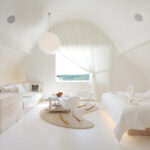 Výjimečný zážitek z pobytu umocňují pokrmy z lokálních surovin od místních farmářů. Majitelé se snaží využít plodnosti Pálavy a na vlastních políčkách pěstují zeleninu a ovoce. Pro recept se nebojí sáhnout ani do 100 let starých kuchařek.