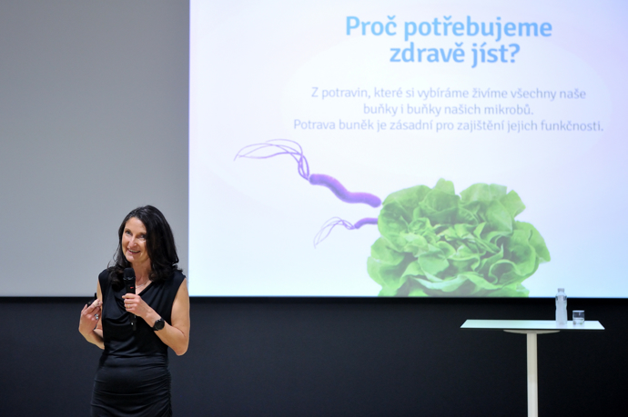 Vydala knihy Osobní receptář a Velmi osobní kniha o zdraví. Teď chystá knihu o deníčcích, kam bychom si měli zapisovat svá jídelní rozhodnutí. 