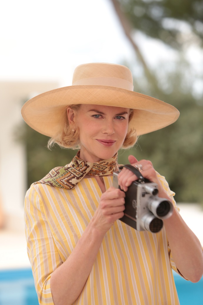 Pomineme-li dobovou techniku, outfity kněžny Grace jsou nadčasové.