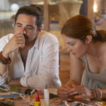 Vojtěch Kotek v roli sexuálního predátora a samozvaného guru působí velmi chladnokrevně.