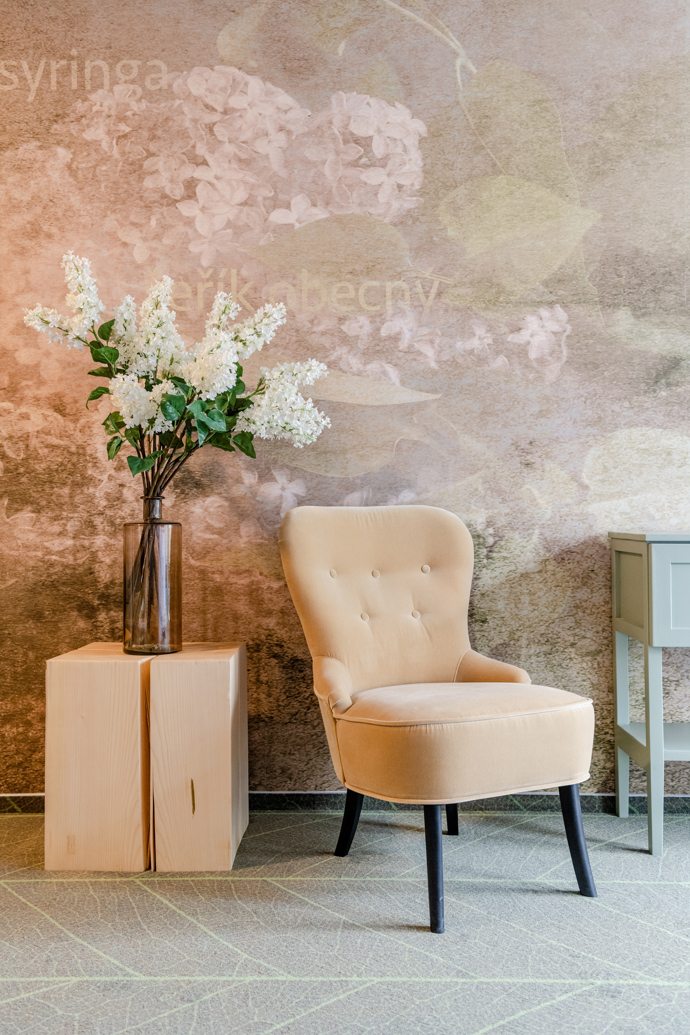 ...a také v pokojích věnovaných květinám, které rostou v magické zahradě.

