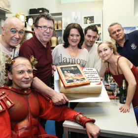 Bára Basiková jako Máří Magdalena ještě nedávno v Ježíšovi účinkovala. Na fotografii z roku 2016 se svými kolegy.