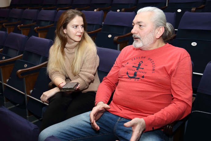 S Danielem Hůlkou jsme dělali rozhovor v Divadle Broadway před začátkem představení Muž se železnou maskou.