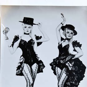 Se svými sestrami procestovala celý svět. Dnes je proto nejraději doma, když nikam nutně nemusí.