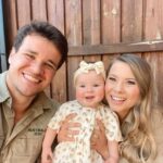 Bindi Irwin se seznámila s Chandlerem Powellem, profesionálním americkým wakeboardistou, už jako teenagerka právě v Australia Zoo. Malá Grace se jim narodila na první výročí sňatku.
