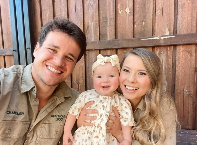 Bindi Irwin se seznámila s Chandlerem Powellem, profesionálním americkým wakeboardistou, už jako teenagerka právě v Australia Zoo. Malá Grace se jim narodila na první výročí sňatku.
