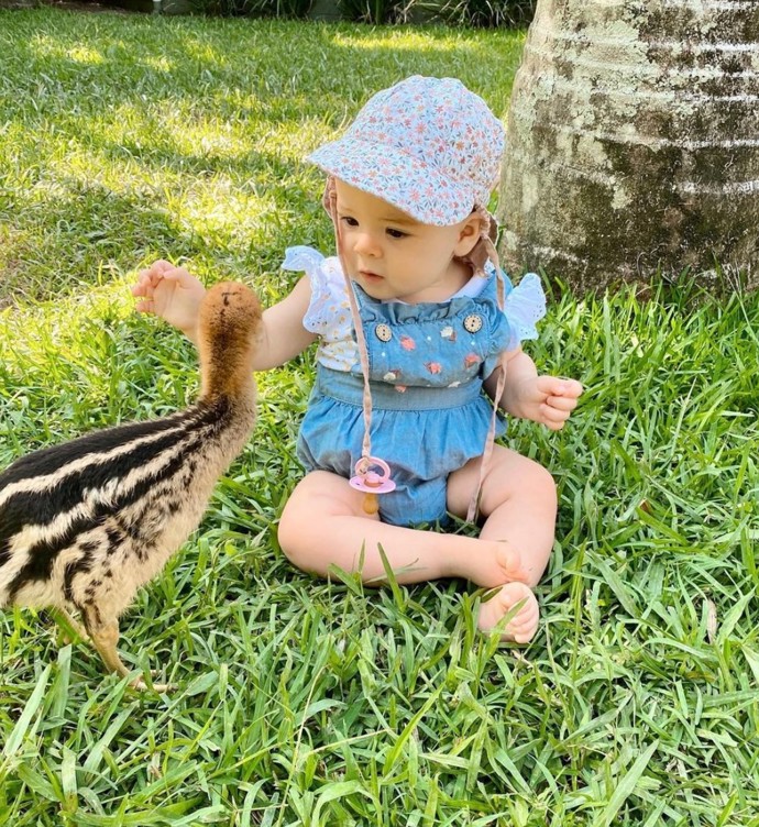 Se zvířaty si Grace Irwin rozumí. Spřátelila se například i s Fergem, kuřetem zřejmě nejnebezpečnějšího ptáka světa kasuára.