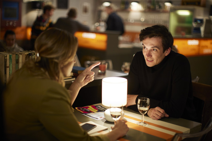 Jakub Štěpánek si všechny postupně získává na svoji stranu.