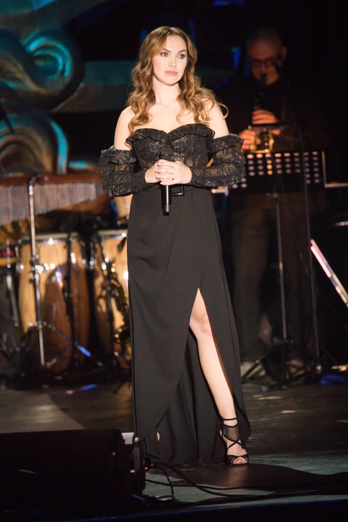 Šaty, ve kterých vystoupila na koncertu na počest Zdeňka Borovce, poveze Kamila Nývltová také na blížící se evropské turné.