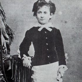 "Vytvoření trvalého míru je otázkou vzdělávání. Vše, co mohou politici v této věci udělat, je, že nás neuvrhnou do války."