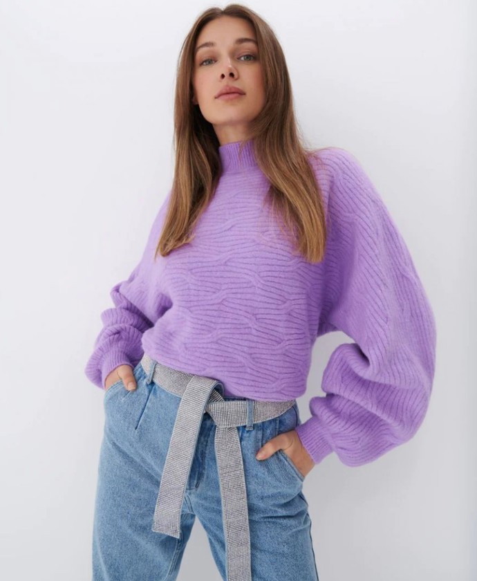 
Fialový svetr s rolákem. Mohito, 399 Kč