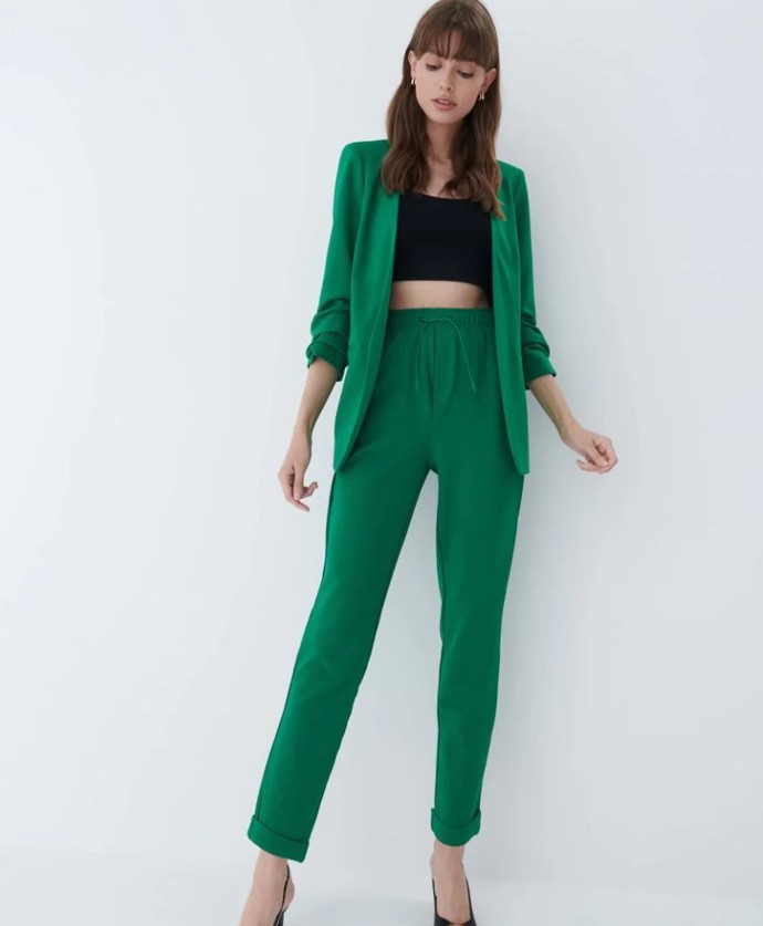 Dámské teplákové kalhoty v odstínu fresh green do města i do kanceláře. Mohito, 549 Kč