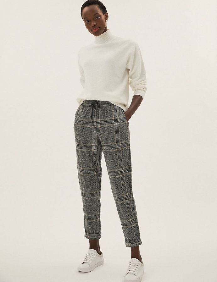 Stylové kostkované tepláky s mírným zúžením. Marks & Spencer, 1099 Kč