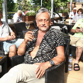 Cigárko si Richard Tesařík vychutnává rád, i když říká, že se k jeho milovanému sportu příliš nehodí.