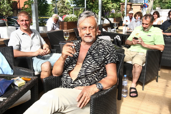 Cigárko si Richard Tesařík vychutnává rád, i když říká, že se k jeho milovanému sportu příliš nehodí.