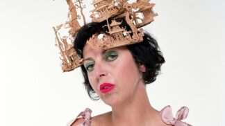 Módní guru Isabella Blow: Objevila slavného Alexandra McQueena, ale sama trpěla kvůli vzhledu