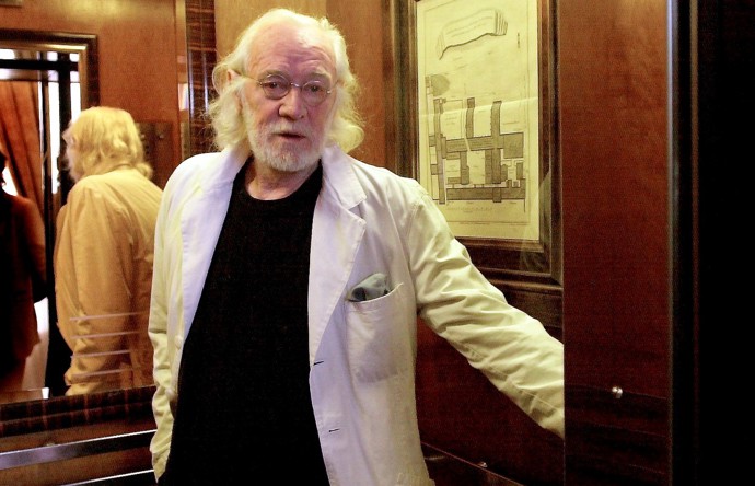 Richard Harris se objevil také ve filmech Nesmiřitelní (1992) a Gladiátor (2000). V roce 2002 prohrál boj s Hodgkinovou chorobou, bylo mu 72 let.