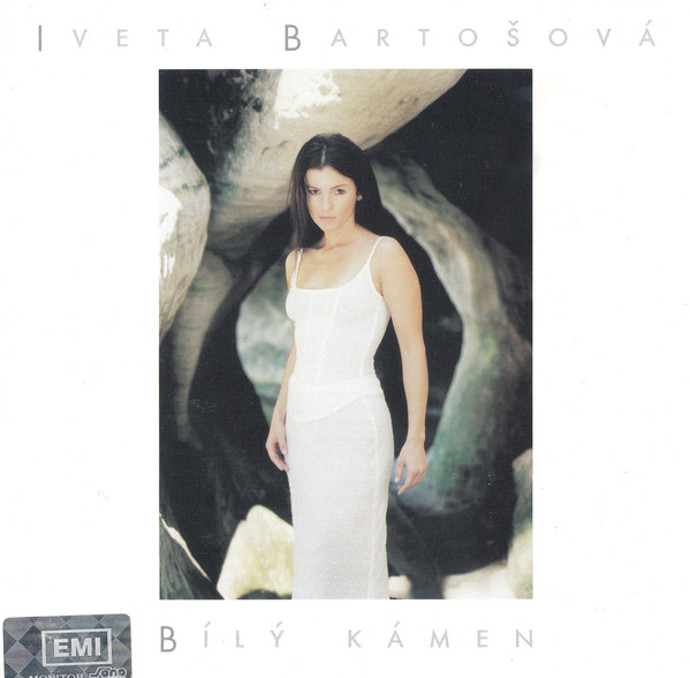 Iveta Bartošová ve svém období melancholické brunetky.